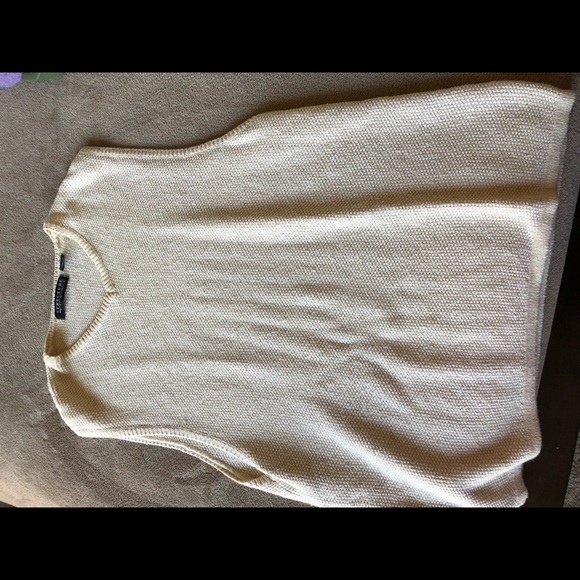 V-neck short sleeve sweater/shirt - Picture 2 of 3
